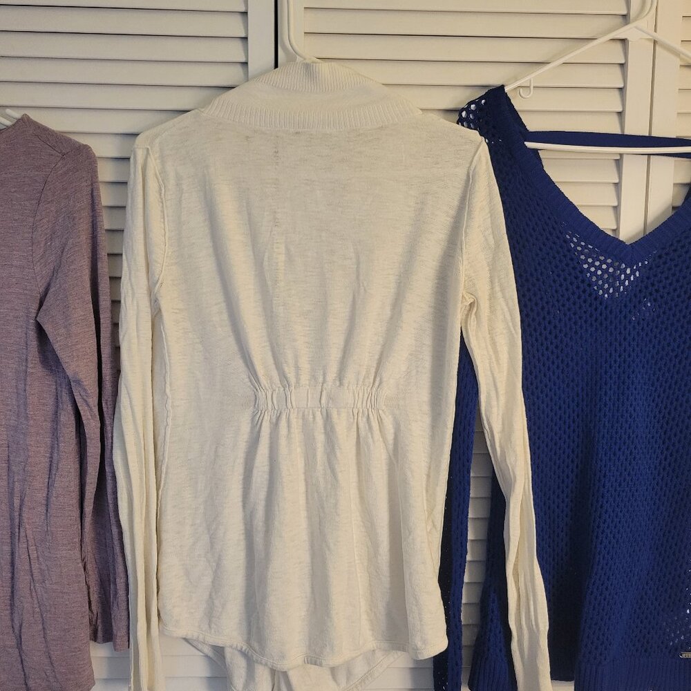 Lot Bundle of Three Long Sleeve Shirts & Cardigan, Size Small - Picture 5 of 16